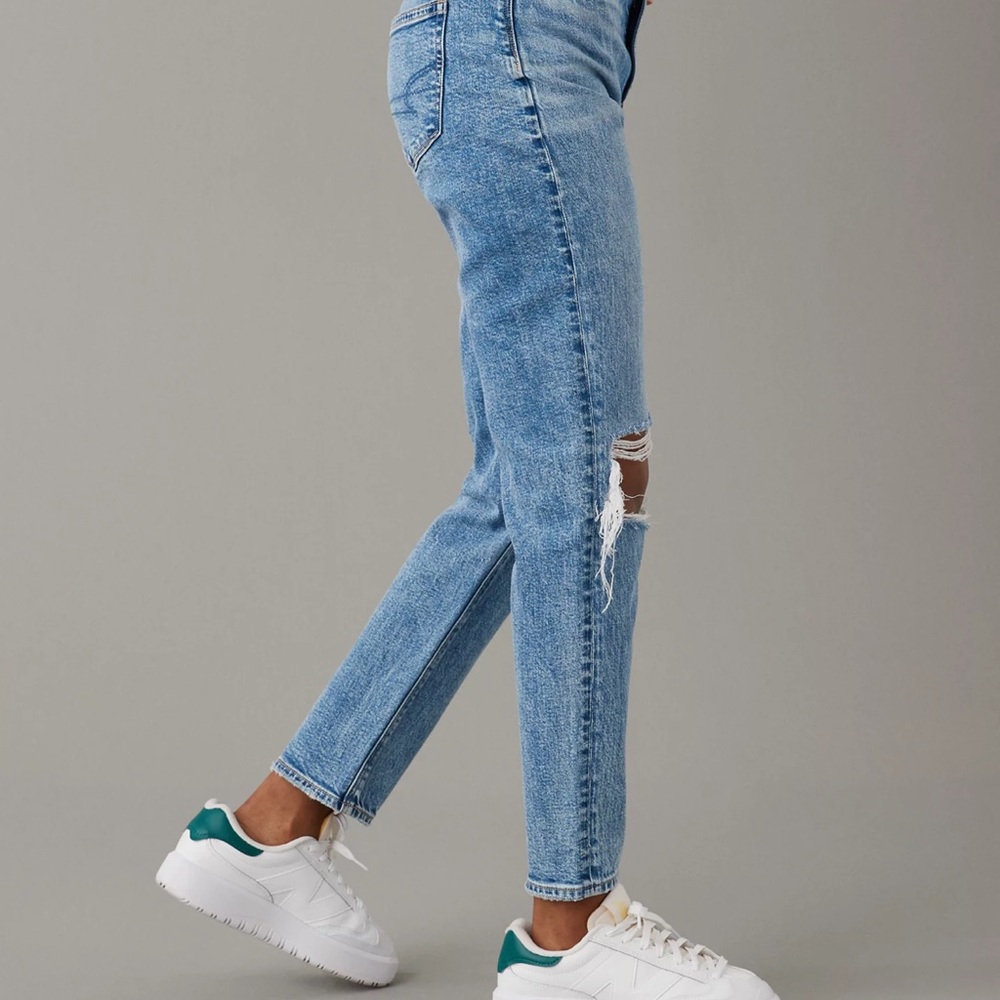 AE Light Blue  High-Rise Striged  Ripped Mom Jeans Size 6 Excellent Condition - Picture 4 of 9